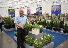 Wim Snoeijer of J. Van Zoest presenting their award winning variety Clematis ‘Zo14100’ (Little Lemons). It has been voted best Novelty of Plantarium 2019. The plant produces an extraordinary, very compact and bushy growth and is non-climbing. It is unique and innovative, according to the KVBC (Royal Boskoop Horticultural Society) jury.
